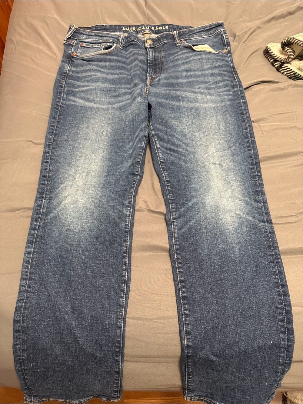 American Eagle Outfitters Men's Faded Blue Relaxed Jeans